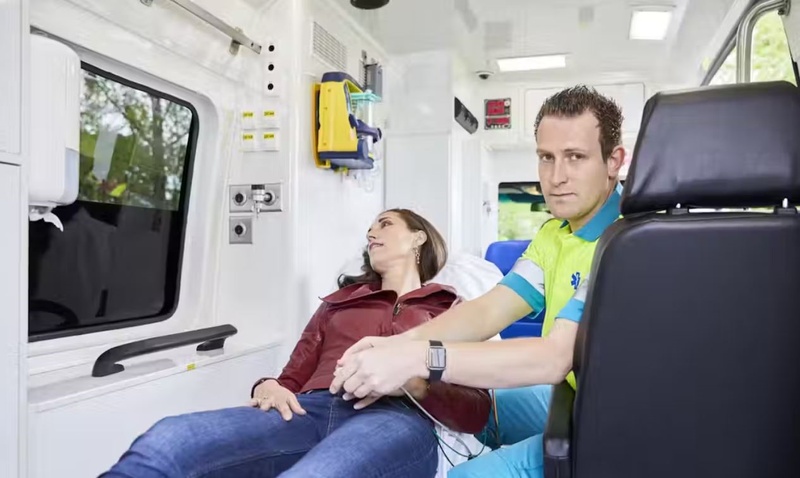 Open-ICT students project: chip with patient information could save lives on ambulance