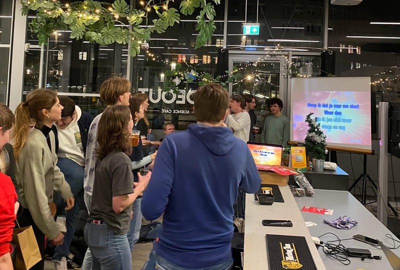 U.S.S.V. Softijs wins Gouden Voorzet and organised amusing karaoke crawl at the Utrecht Science Park